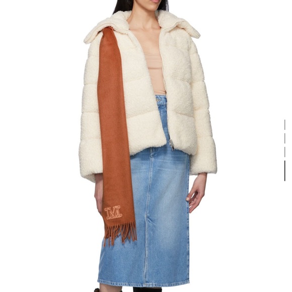 Brand new Moncler Sherpa Down Jacket - Picture 4 of 4